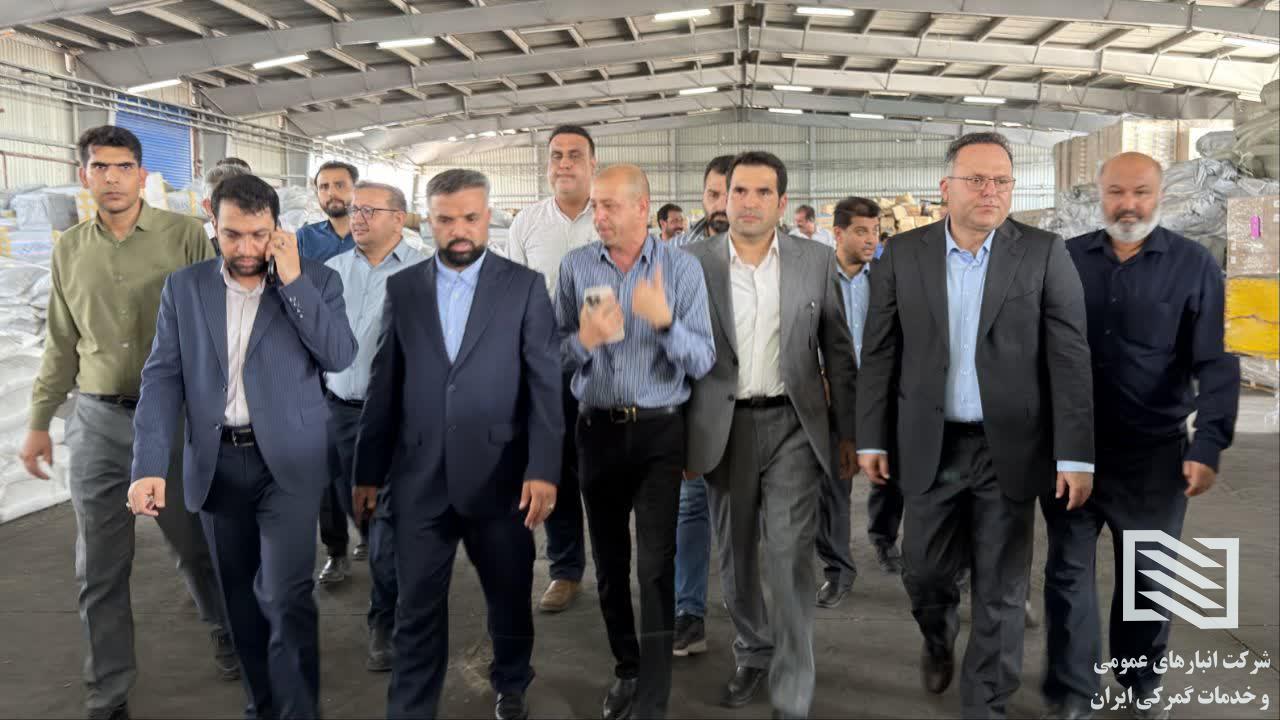 بازدید مقامات قضایی شهرستان بندرلنگه از شرکت انبارهای عمومی و خدمات گمرکی آتیه قشم